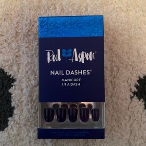 Red aspen nail dashes